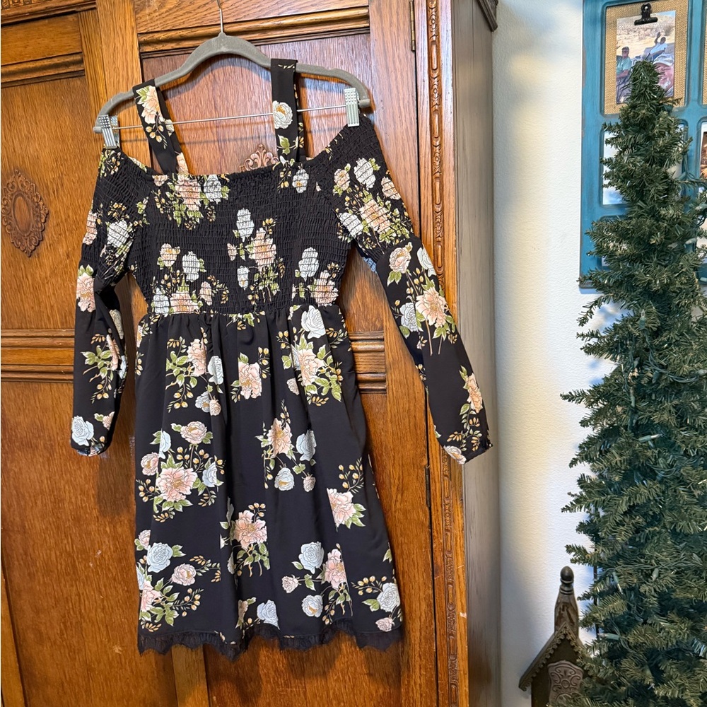 ECI New York Black and Light Coral Floral Smocked Dress